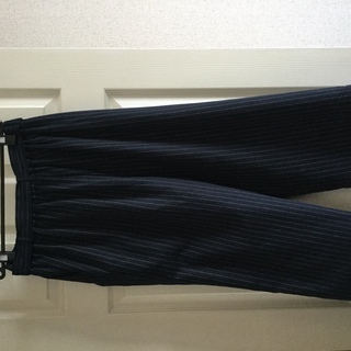 お値下げしました◆紺色ストライプパンツ、ウエストリボン付、used、Lサイズ、ウエストゴム◆２９ ◆の画像