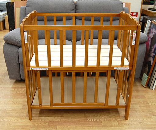 大和屋 パタン折りたたみミニベビーベッド 赤ちゃん ベビー用品 ライトブラウン 折り畳み 折畳み☆ PayPay(ペイペイ)決済可能 ☆ 札幌市 清田区 平岡