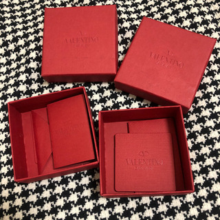 valentino 名刺入れ+ ピアスの箱×2個の画像