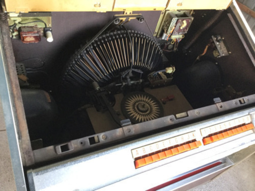 中古　ジュークボックス　シングルレコード　 　幅84.3　　奥行65.3　　高さ129　 （ｃｍ）　津上　ジャンク品