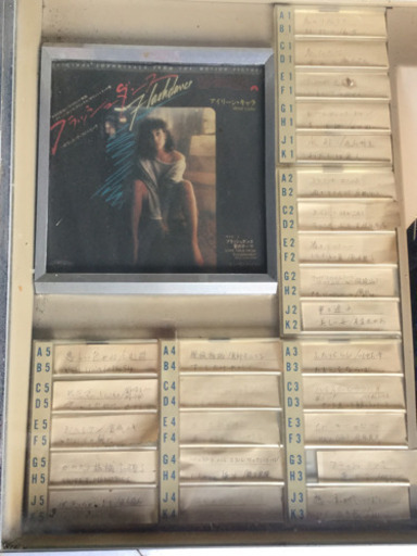 中古　ジュークボックス　シングルレコード　 　幅84.3　　奥行65.3　　高さ129　 （ｃｍ）　津上　ジャンク品