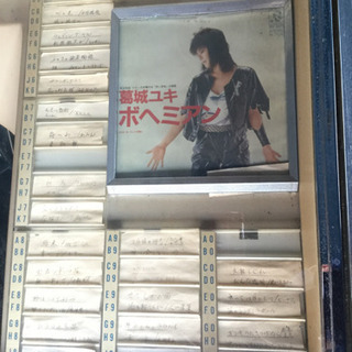 中古　ジュークボックス　シングルレコード　 　幅84.3　　奥行65.3　　高さ129　 （ｃｍ）　津上　ジャンク品の画像