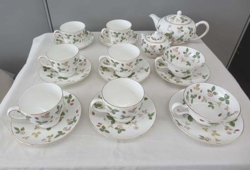 洋食器 ウェッジウッド ワイルドストロベリー ティーカップ＆ソーサー8客 ティーポット シュガーポット 計10点セット  ペイペイ対応 札幌市西区西野