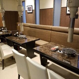 焼肉店ホールスタッフ☆未経験者歓迎☆交通費支給☆美味しい賄い付き🎵の画像