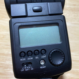 一眼レフカメラレンズとストロボ他の画像