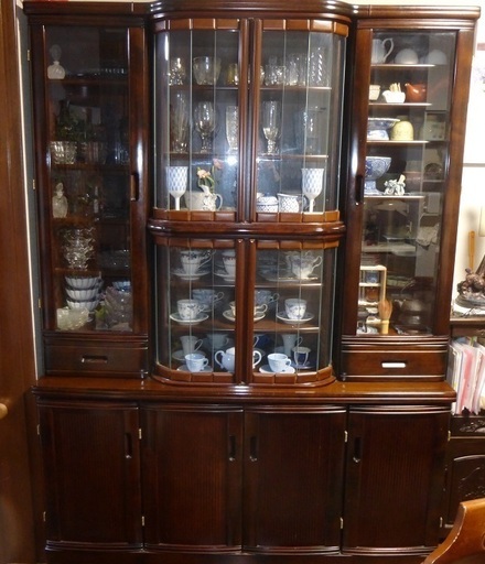 中古高級食器家具　ガラス蛇腹式扉