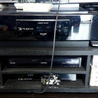 テレビ、テレビ台、スピーカー、DVDの４点