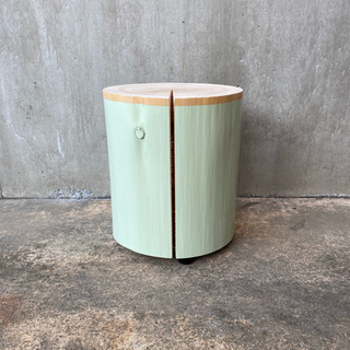 ペンキを塗った切り株スツール(pale olive)  31cmの画像