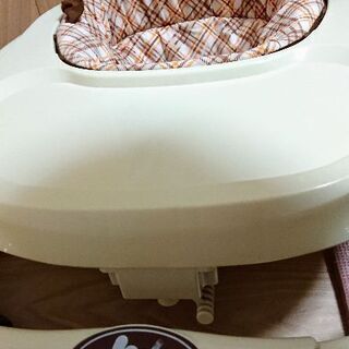 (交渉中のため取引中止)【値下げ！無料】歩行器 シンプル ベビーウォーカーの画像