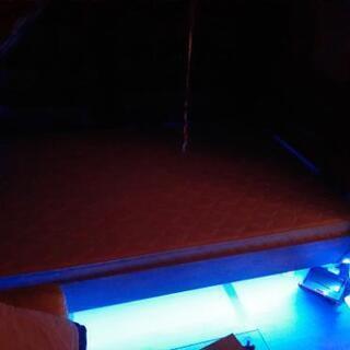 ダブルベッド(新品7色発光LEDテープライト付き)の画像