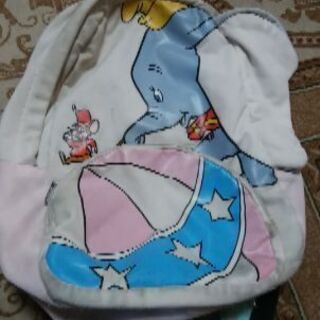 ダンボ耳のあるリュック