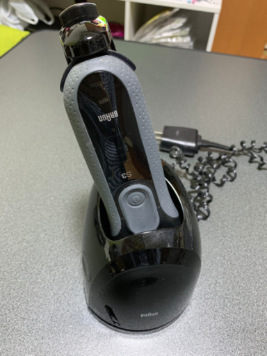 【中古】自動洗浄機能付き電動シェーバー