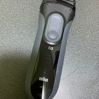 【中古】自動洗浄機能付き電動シェーバーの画像