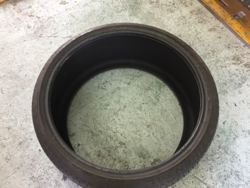 22インチ、タイヤ 295／25ZR22コンチネンタル