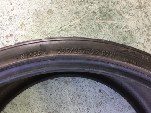 22インチ、タイヤのみ295／25ZR22 ニットー