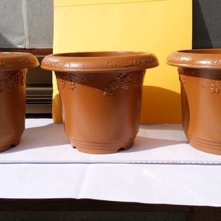 無料　新品風　植木鉢　中ぐらいカーキ色　3個セット