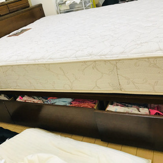 シモンズ　beauty  rest マットレス　ベッドフレーム込みの画像