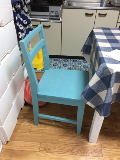 アンティーク風で可愛い♡既製品のしっかりとした椅子 青ペイント