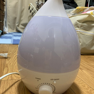 【中古】レインボーに光る加湿器