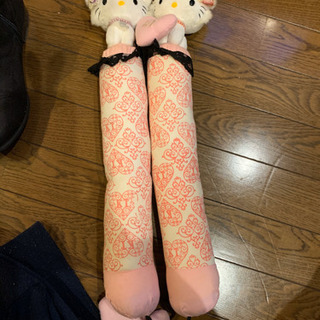 ビジュー付きロングブーツとブーツキーパーの画像