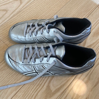 asics サッカー　シューズ　スパイク　23.5