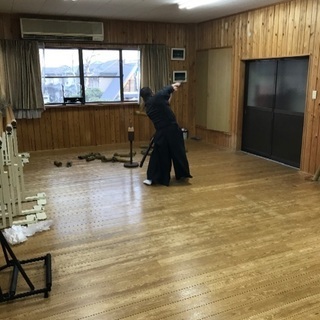 真剣(刀)を使った巻きゴザを斬る、試し斬り体験 - 揖斐郡