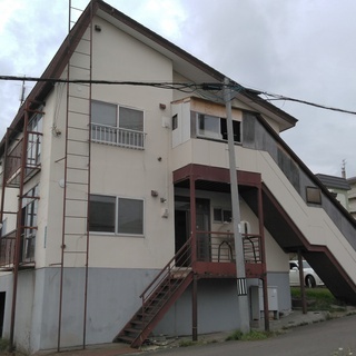 大家直☆初期費用完全0円☆住居、事務所、荷物置場に用途多様☆大型車庫と物置付☆資材置場・作業場にも最適☆駐車3台可能☆ご自身でDIY可！ご自由にお使いいただけます！！ - 不動産