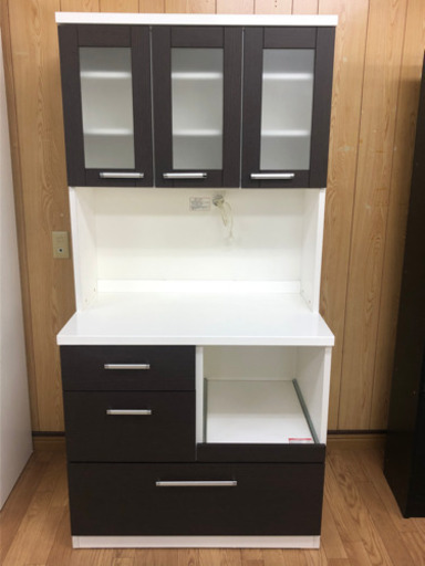 【リサイクルサービス八光　田上店　配達・設置OK】ニトリ　エナメルホワイト＆ダークブラウン　2口コンセント付キッチンボード