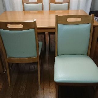 ダイニングテーブル、椅子4脚セット差し上げます！