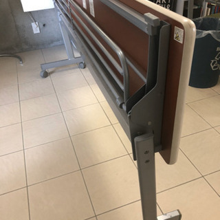 【値引き】2つセット　テーブル　長机　可動式　バラ売りokの画像