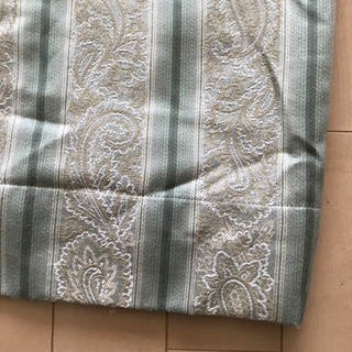 【値下げしました】ユザワヤのカーテンA（明るいグリーンに、白い植...