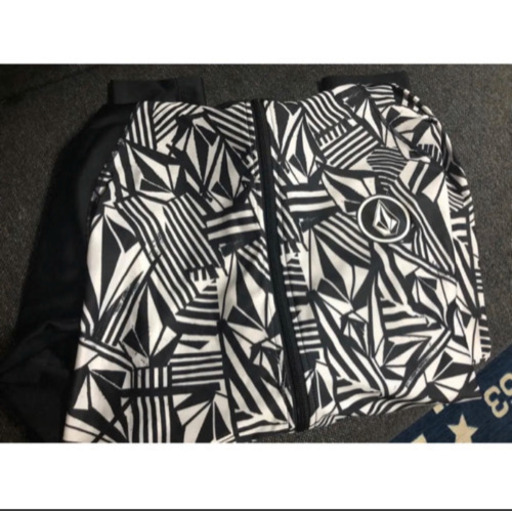 VOLCOM ラッシュガード