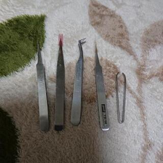 毛抜き、ピンセット一色