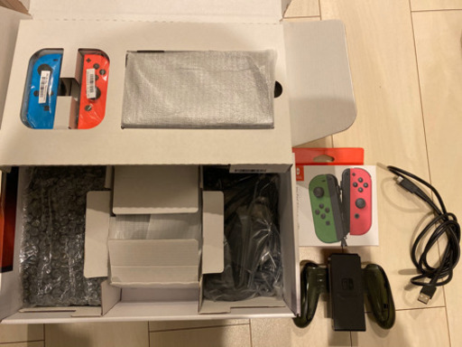 商談成立　任天堂スイッチ　コントローラー〔ネオングリーン、ピンク〕コントローラー充電器　セット
