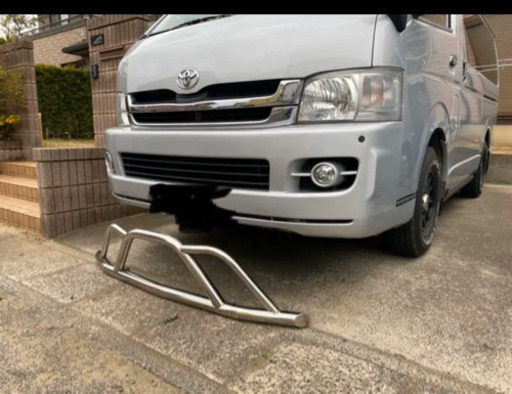 ハイエースグリルガード