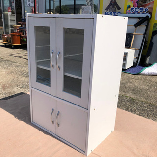 無料！！小さめサイズの食器棚🌟ガラス扉の白い家具🌟60×39×90㎝🌟の画像