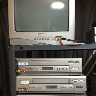 テレビとVHSレコーダー
