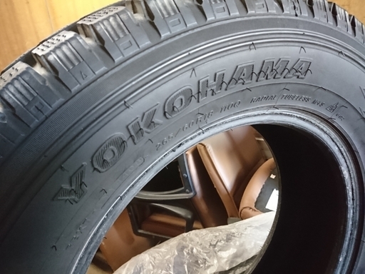 ワンシーズン使用　スタッドレス1台分　265/60-18　