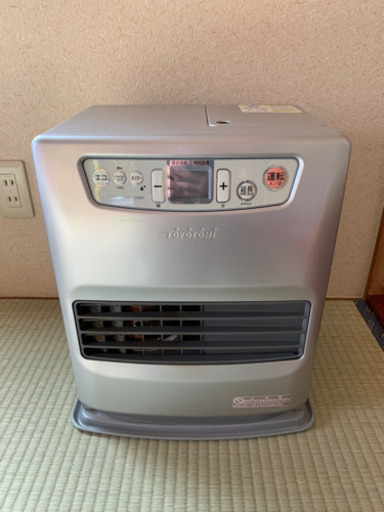 65☆ 石油ファンヒーター　2017年製　5.0L  動作確認済み