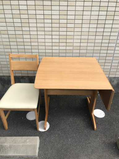 テーブル