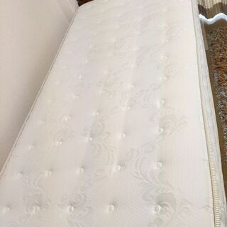 【無料】ベッドフレームの画像