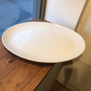 オーバル(楕円)の大きな白いお皿