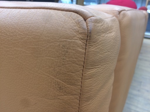 お買い得商品！CASSINA IXC（カッシーナ・イクスシー）の１人用レザーソファのご紹介！