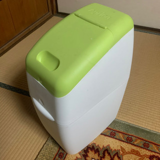 アップリカ　オムツゴミ箱