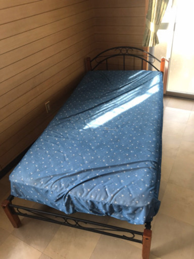 シングルベッド