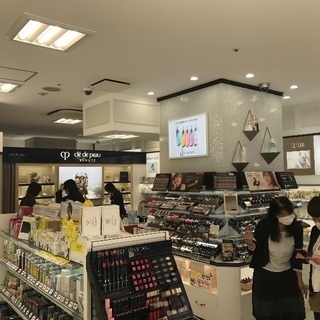 四日市近鉄駅前ふれあいモールの化粧品店オープン