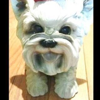 子犬(ヨークシャーテリア)のガーデンインテリア陶器の置物の画像