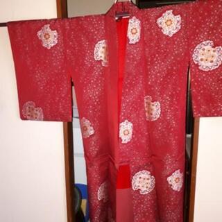赤が映える美品