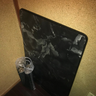 【大理石調のローテーブル】ブラックの画像