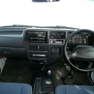 サンバーバン　トランスポーター　５ＭＴ　４ＷＤ　走行少ない　４１０００ｋｍ　キーレス付の画像
